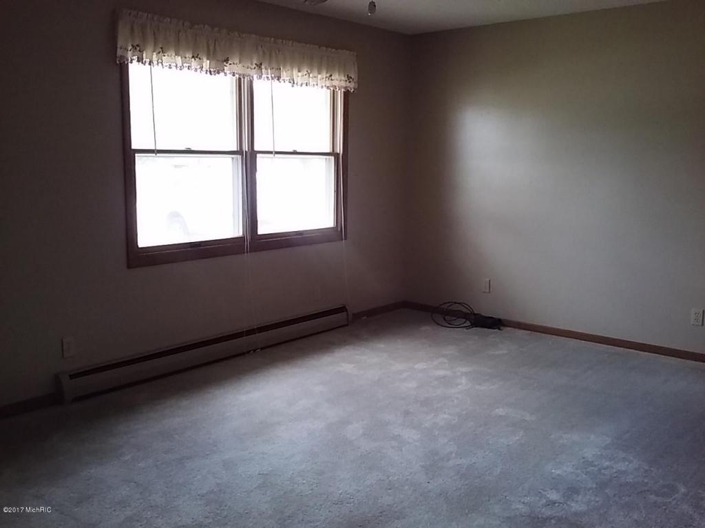 1502 Pine Hl, White Cloud, MI 49349 photo 5