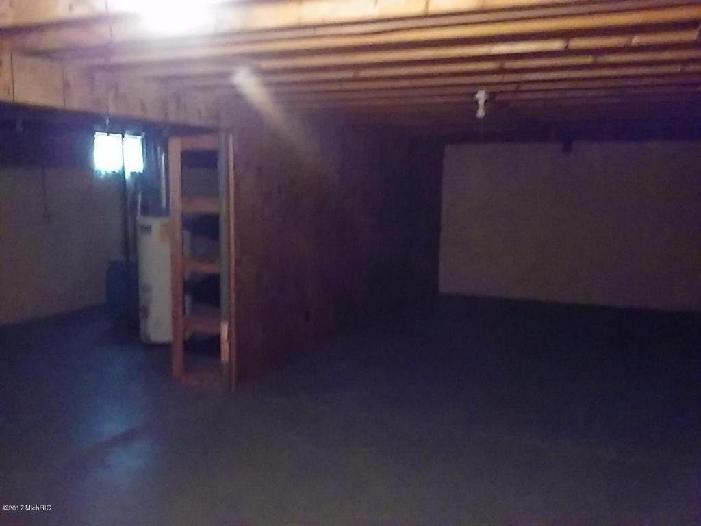 1502 Pine Hl, White Cloud, MI 49349 photo 10