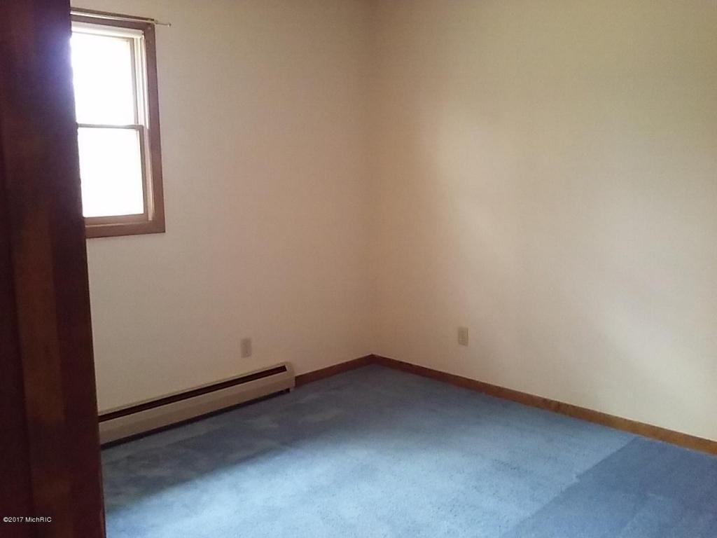 1502 Pine Hl, White Cloud, MI 49349 photo 7