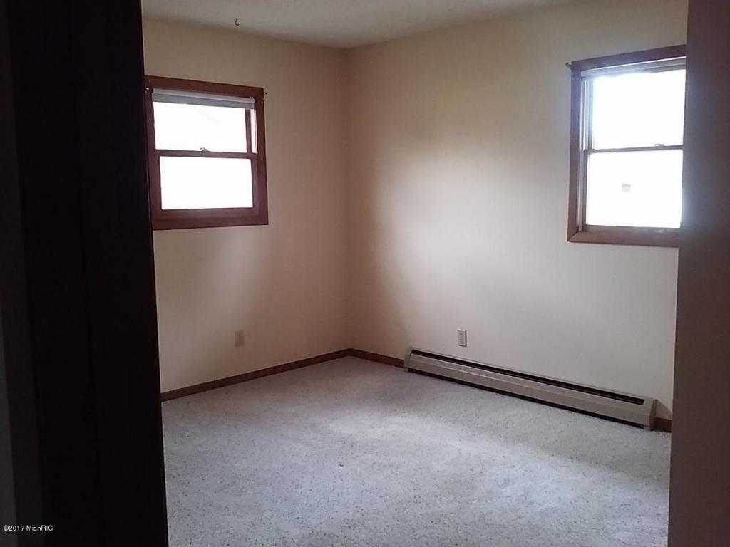 1502 Pine Hl, White Cloud, MI 49349 photo 6