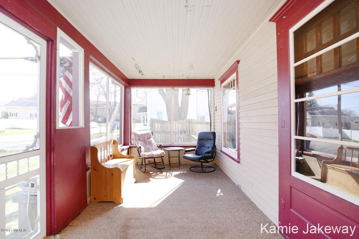 211 E Liberty St, Belding, MI 48809 photo 16