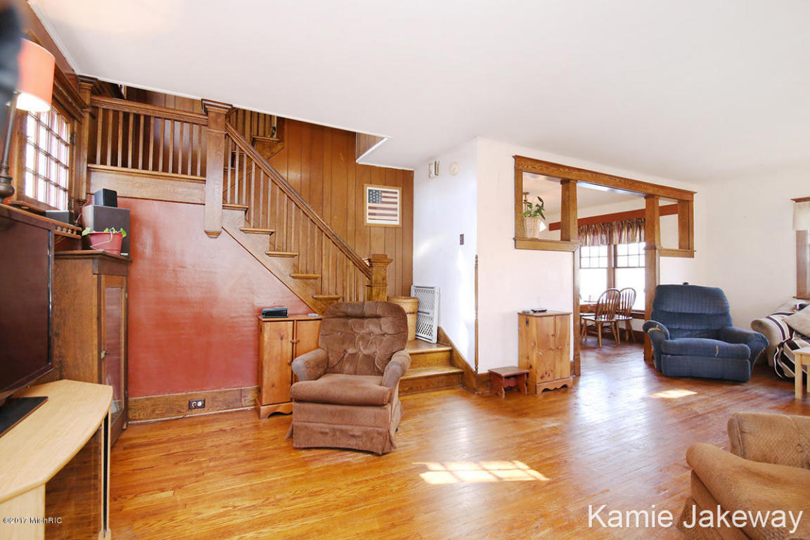 211 E Liberty St, Belding, MI 48809 photo 6