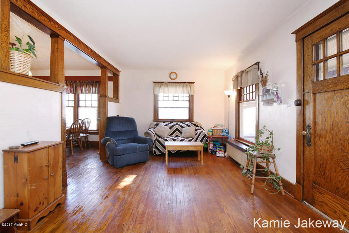 211 E Liberty St, Belding, MI 48809 photo 5