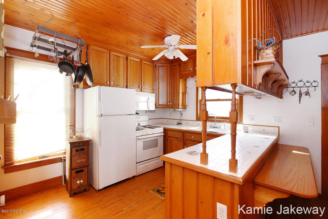 211 E Liberty St, Belding, MI 48809 photo 10