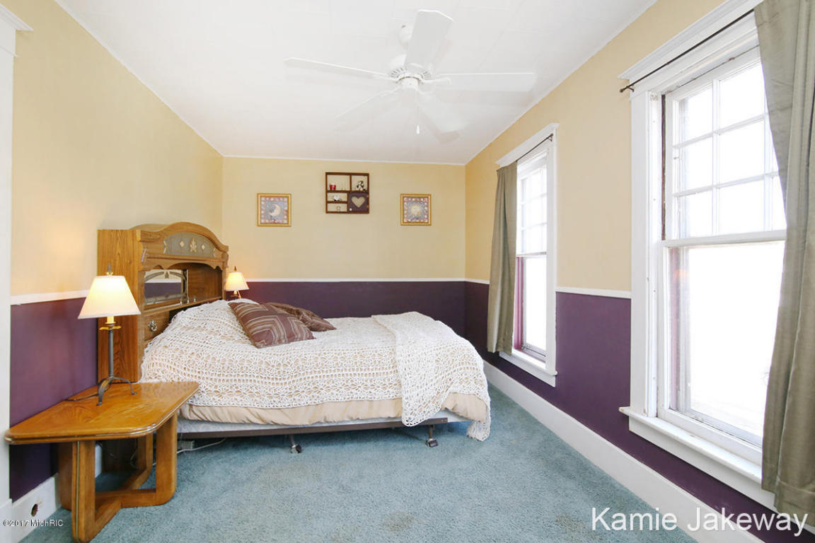 211 E Liberty St, Belding, MI 48809 photo 14
