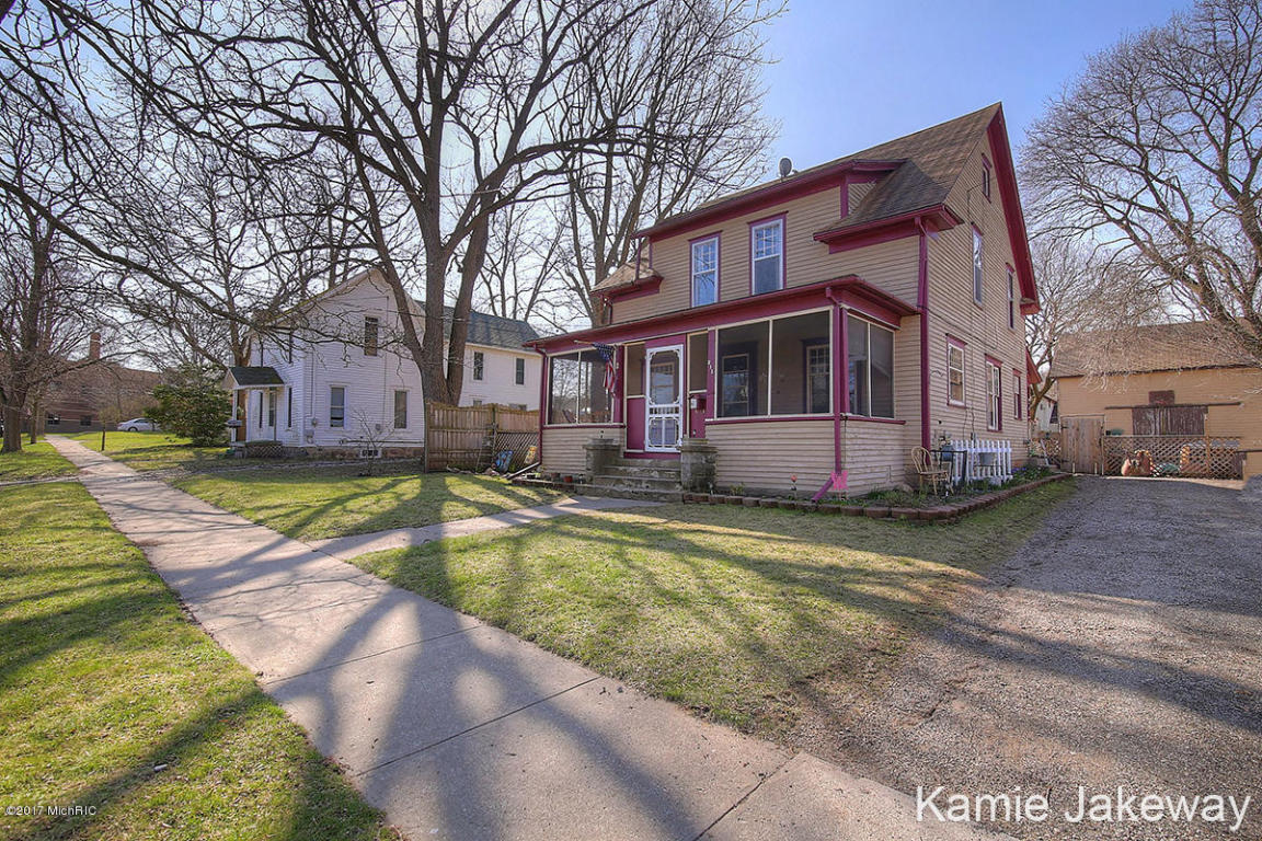 211 E Liberty St, Belding, MI 48809 photo 3