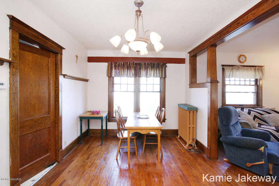 211 E Liberty St, Belding, MI 48809 photo 7