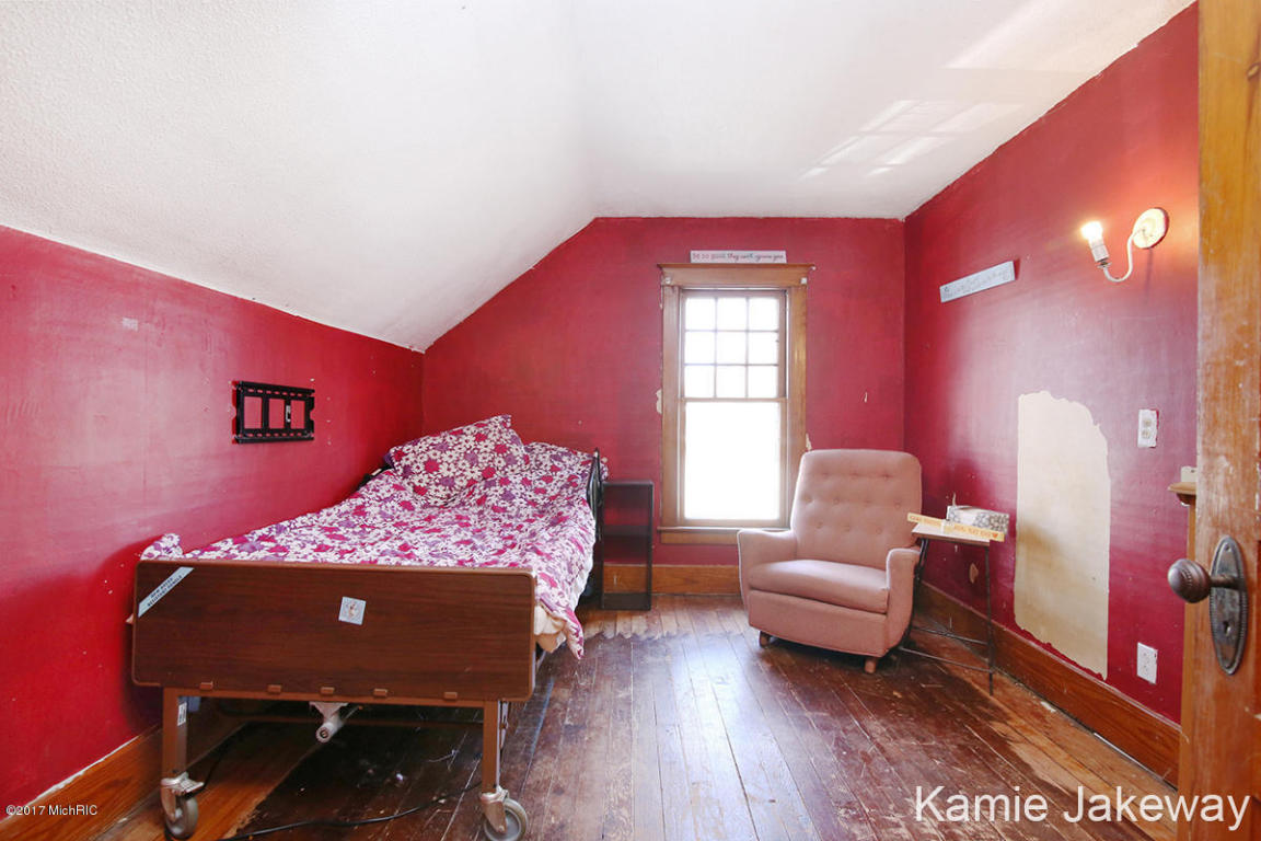 211 E Liberty St, Belding, MI 48809 photo 13