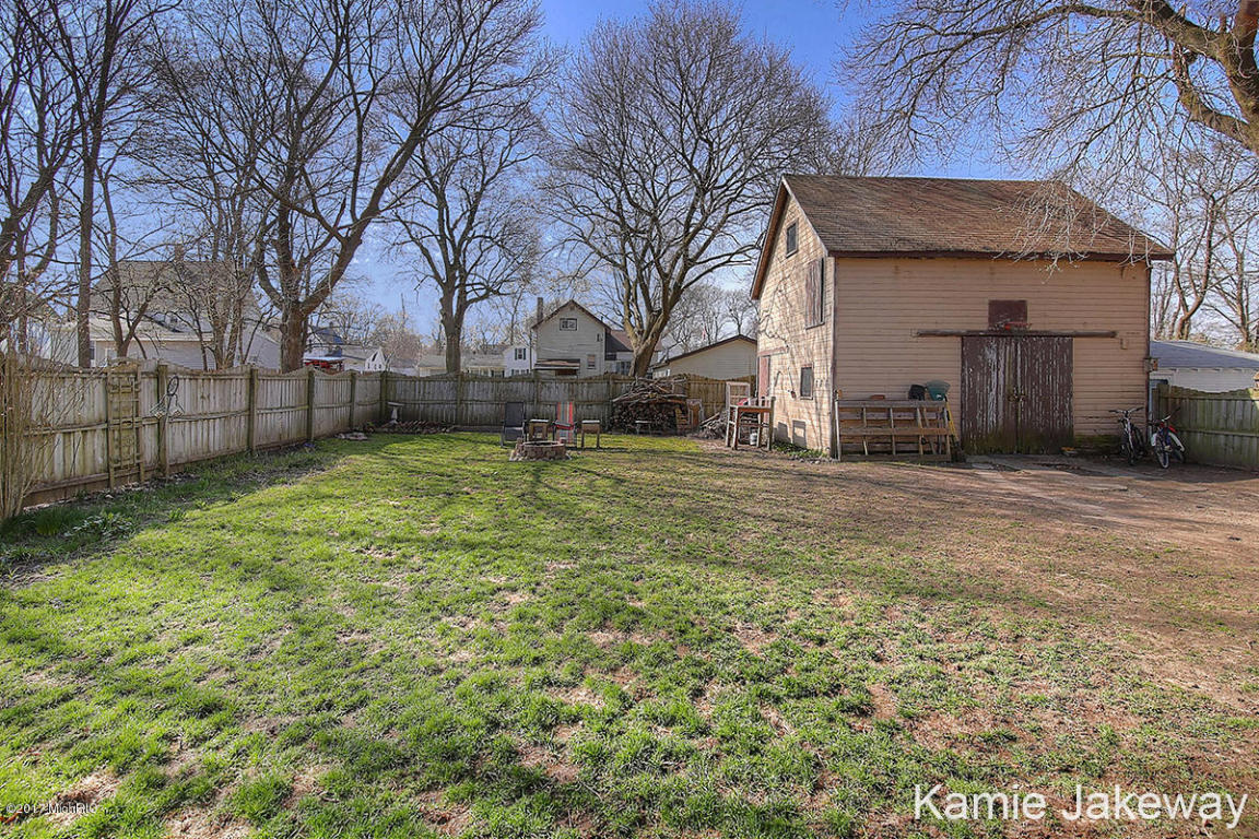 211 E Liberty St, Belding, MI 48809 photo 18
