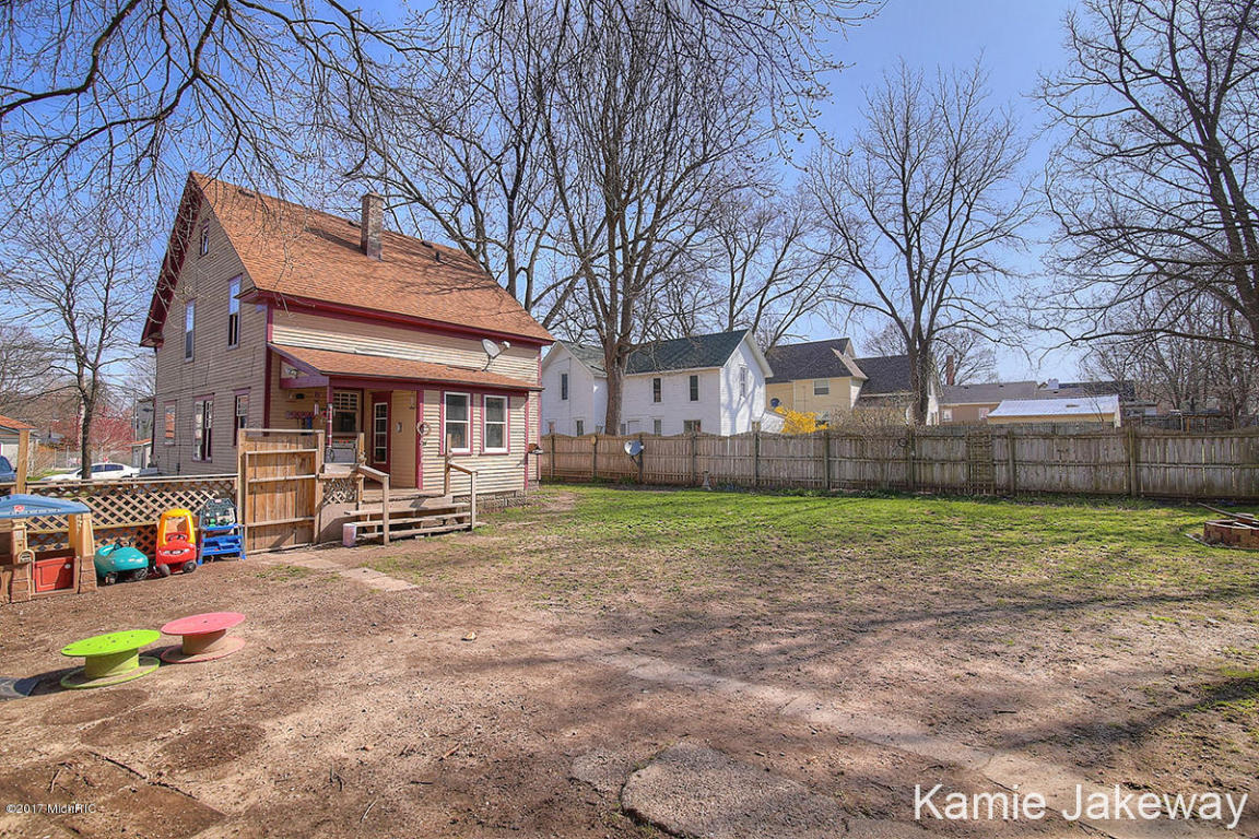 211 E Liberty St, Belding, MI 48809 photo 21