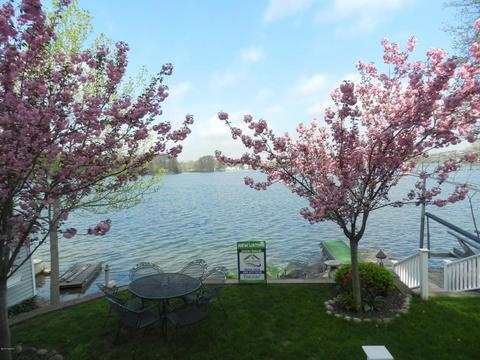 11046 Long Point Dr, Plainwell, MI 49080 photo 2