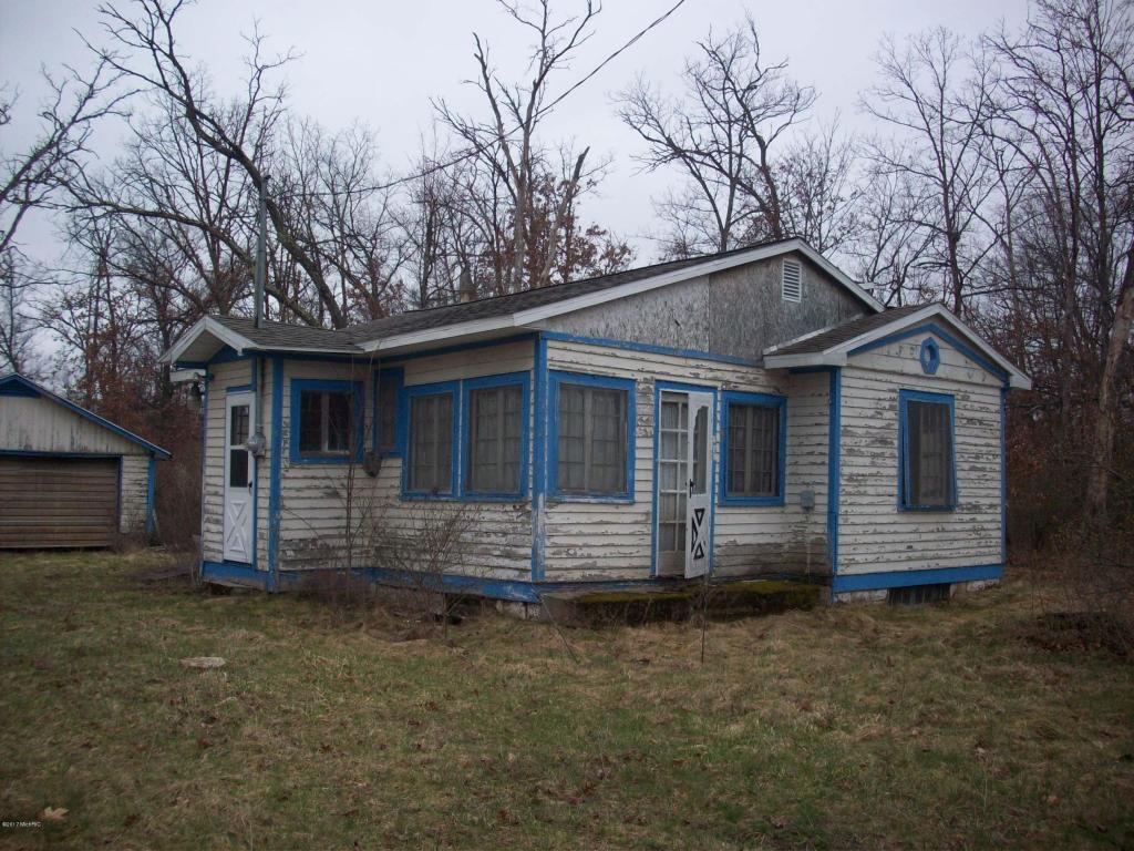 417 E Dubios, Idlewild, MI 49642 photo 1