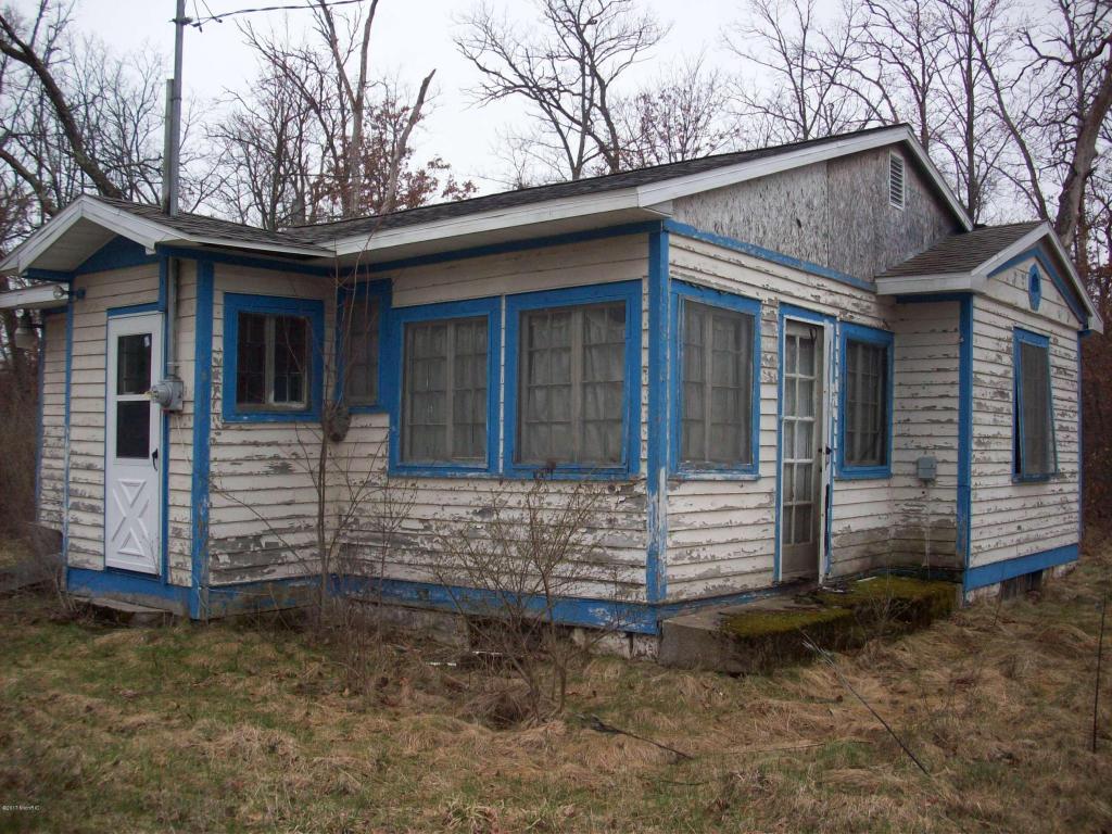 417 E Dubios, Idlewild, MI 49642 photo 2