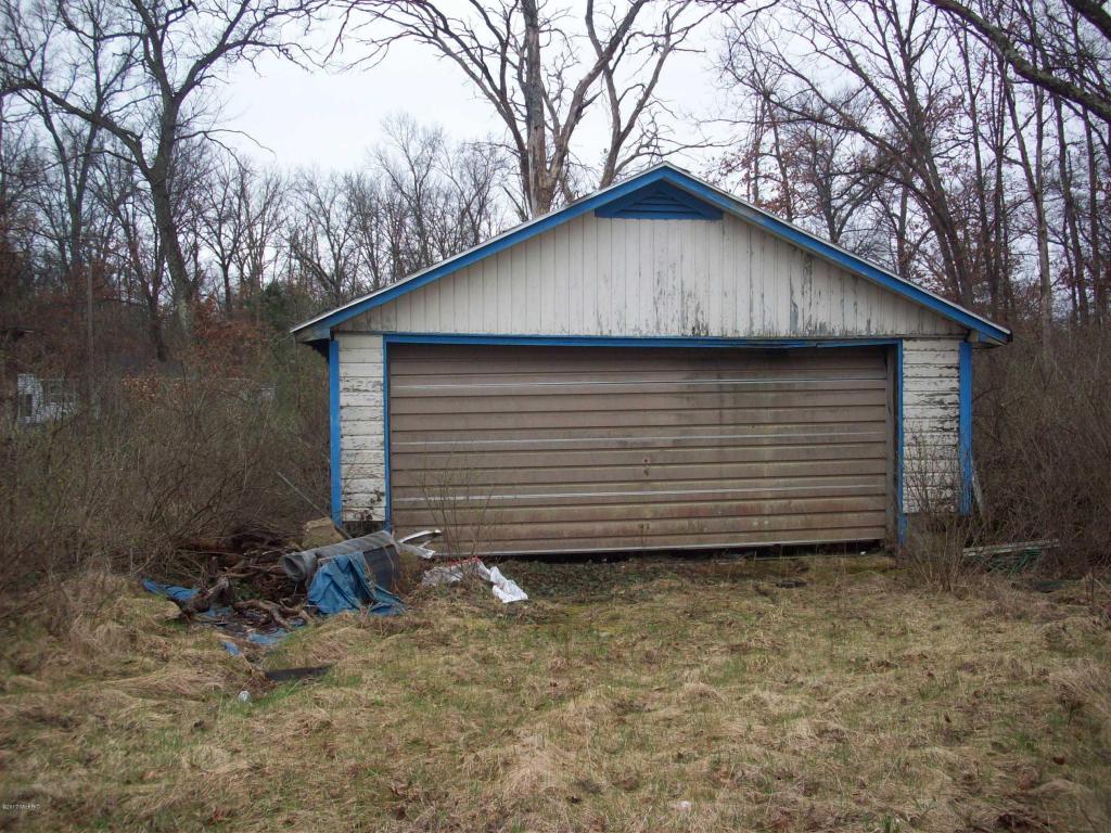 417 E Dubios, Idlewild, MI 49642 photo 3