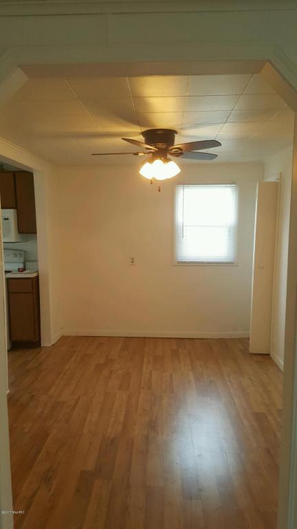 836 Fleming Ave, Jackson, MI 49202 photo 3
