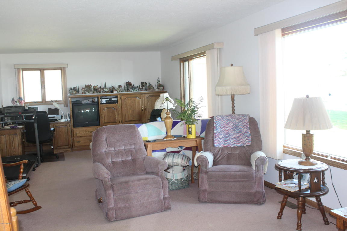 5609 Lake Dr, Crystal, MI 48818 photo 8