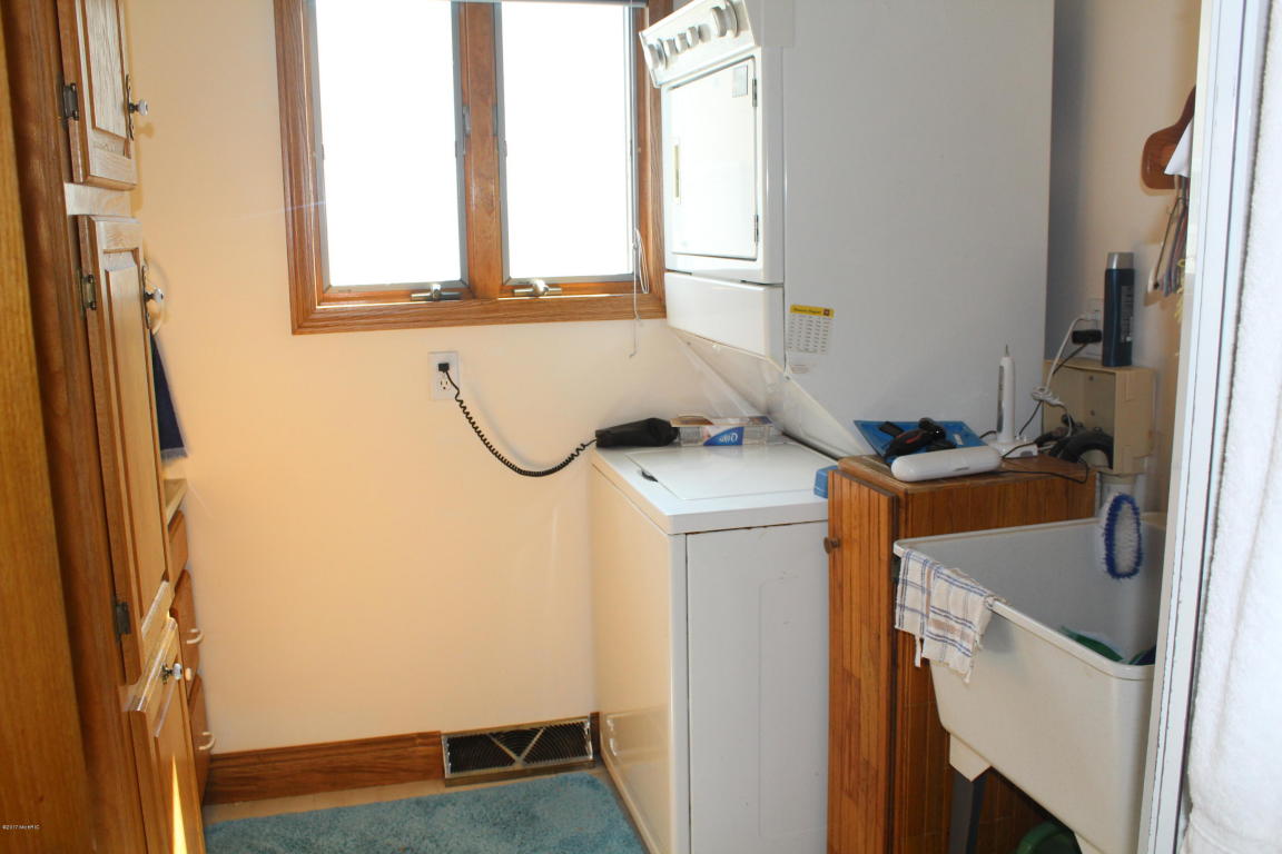 5609 Lake Dr, Crystal, MI 48818 photo 16