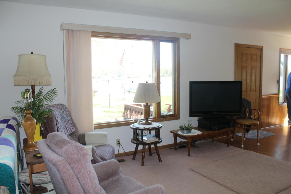 5609 Lake Dr, Crystal, MI 48818 photo 9