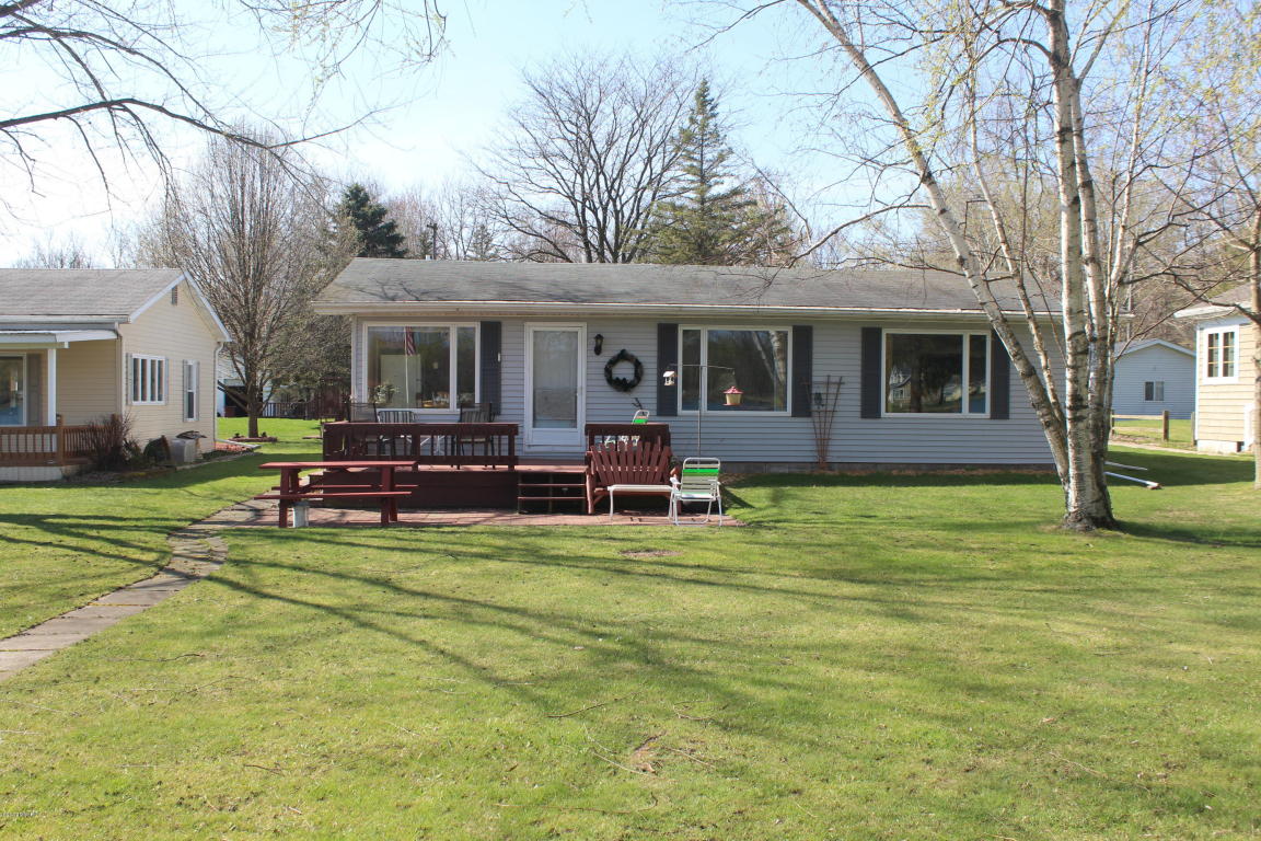 5609 Lake Dr, Crystal, MI 48818 photo 2