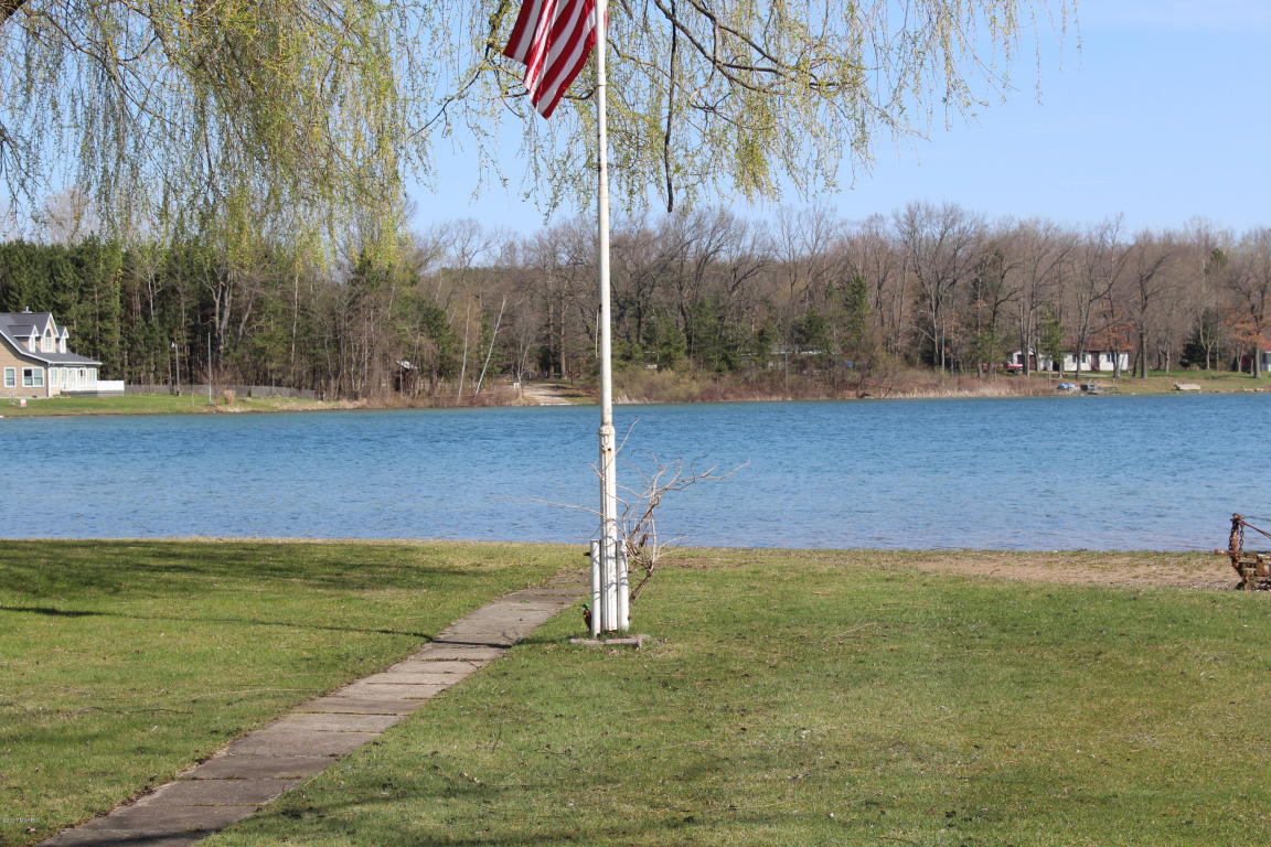 5609 Lake Dr, Crystal, MI 48818 photo 21