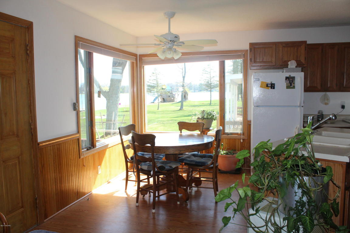 5609 Lake Dr, Crystal, MI 48818 photo 5