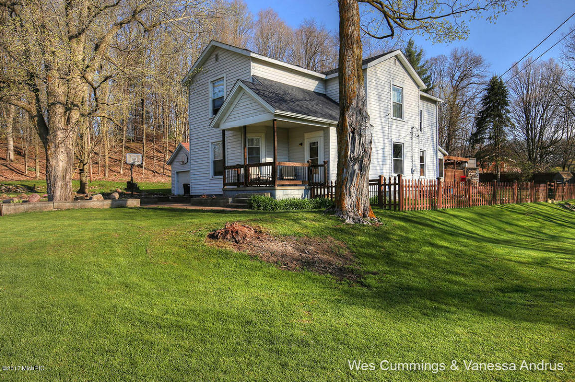 9206 Button Rd, Belding, MI 48809 photo 2