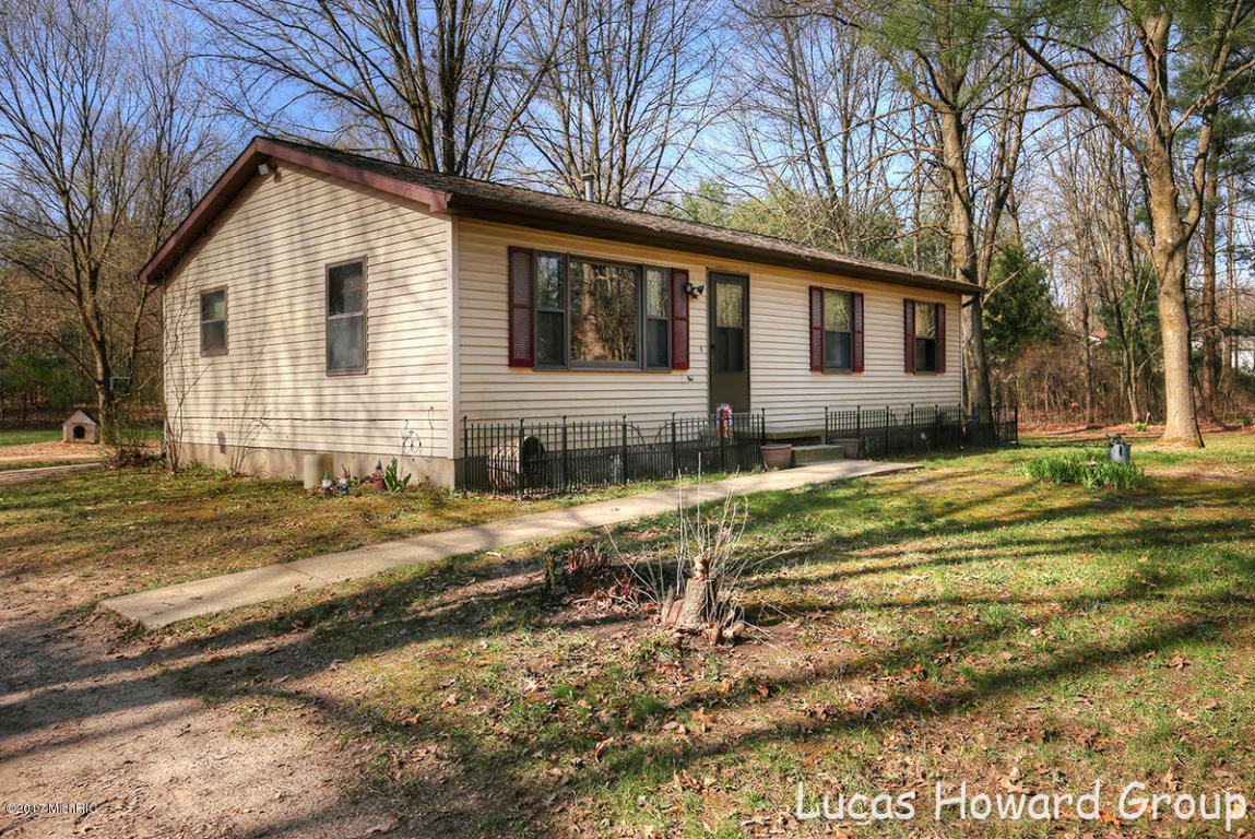 8671 Macarthur Rd, Saranac, MI 48881 photo 2