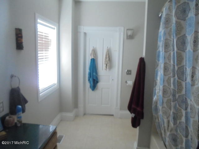 403 E Division St, Belding, MI 48809 photo 16
