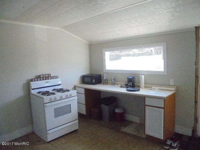 403 E Division St, Belding, MI 48809 photo 7