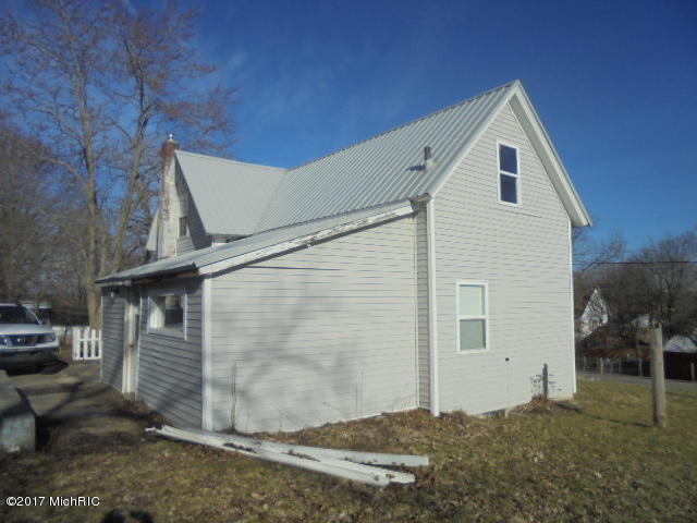 403 E Division St, Belding, MI 48809 photo 3