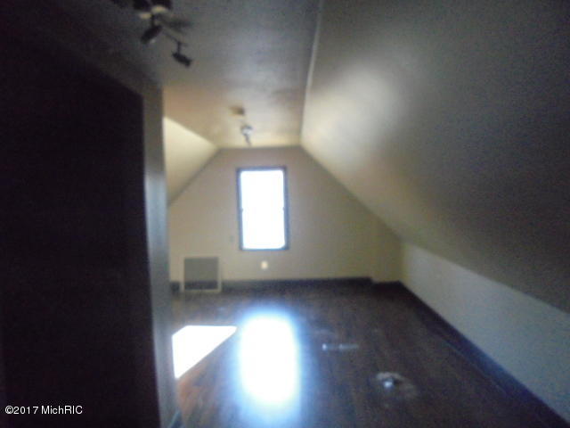 403 E Division St, Belding, MI 48809 photo 9