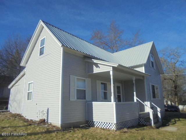 403 E Division St, Belding, MI 48809 photo 2