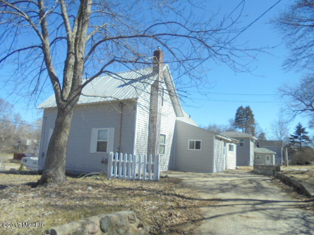 403 E Division St, Belding, MI 48809 photo 4