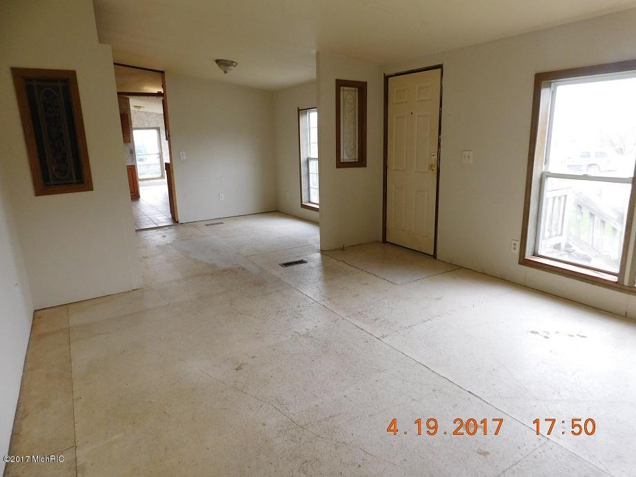 883 Horse Shoe Trl, Stanton, MI 48888 photo 3