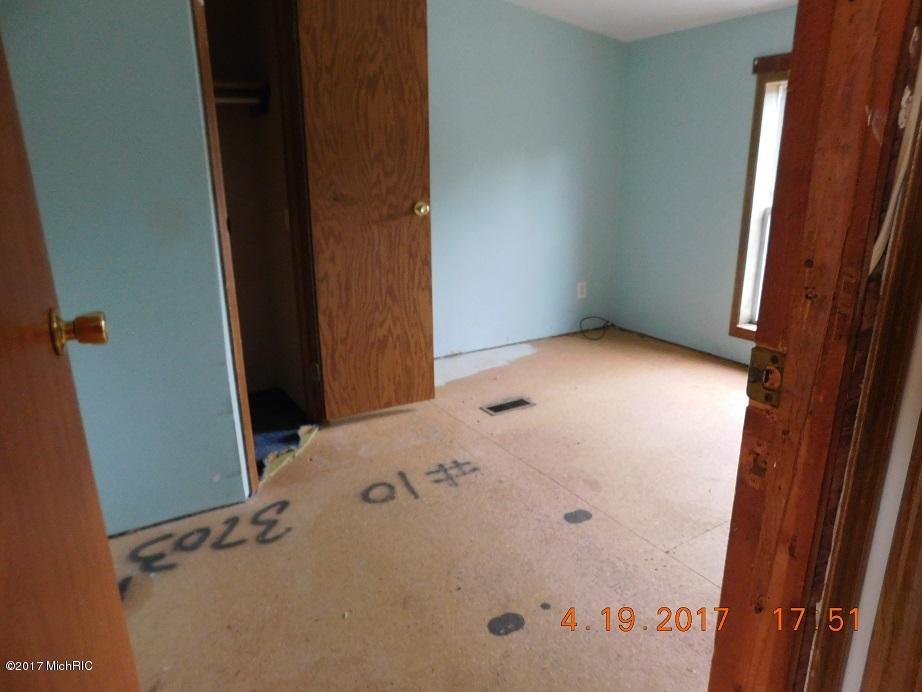 883 Horse Shoe Trl, Stanton, MI 48888 photo 6