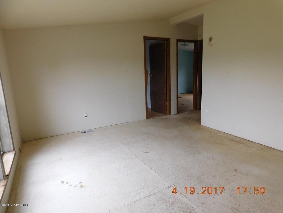883 Horse Shoe Trl, Stanton, MI 48888 photo 2