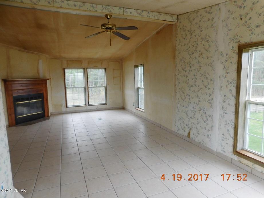 883 Horse Shoe Trl, Stanton, MI 48888 photo 12