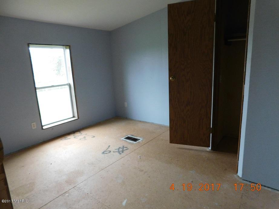 883 Horse Shoe Trl, Stanton, MI 48888 photo 4