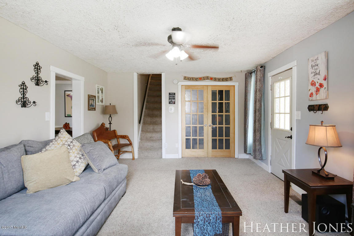 621 James St, Belding, MI 48809 photo 6