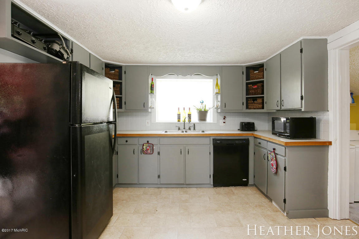 621 James St, Belding, MI 48809 photo 8