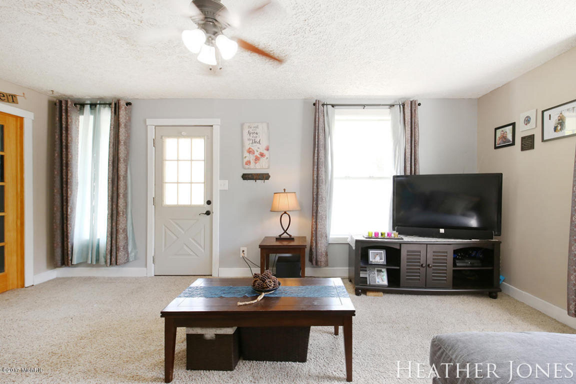 621 James St, Belding, MI 48809 photo 5