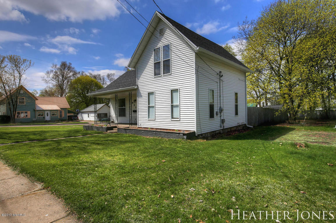 621 James St, Belding, MI 48809 photo 2