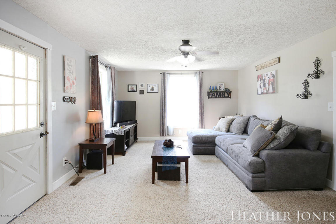 621 James St, Belding, MI 48809 photo 7