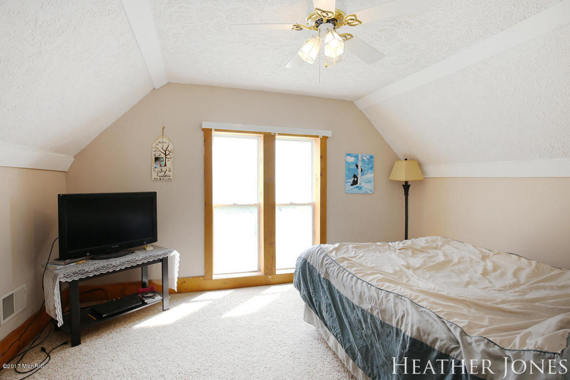 621 James St, Belding, MI 48809 photo 15