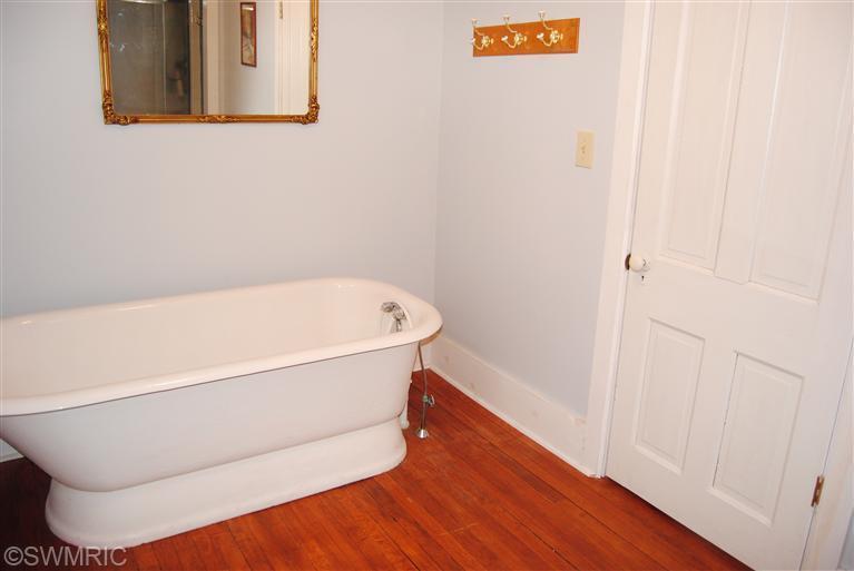 342 Third St, Manistee, MI 49660 photo 4