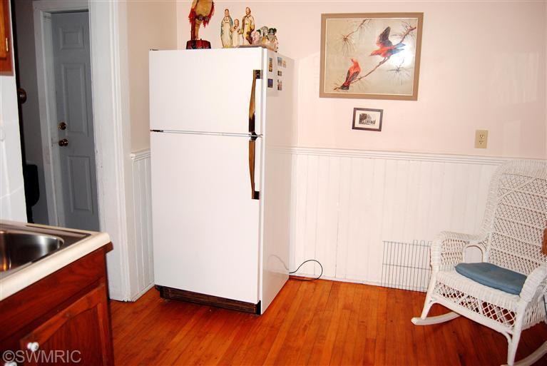 342 Third St, Manistee, MI 49660 photo 7