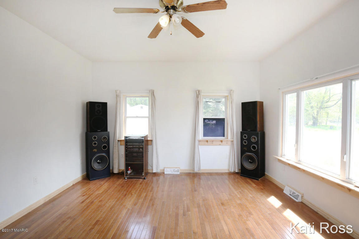 4010 Grow NW, Stanton, MI 48888 photo 4