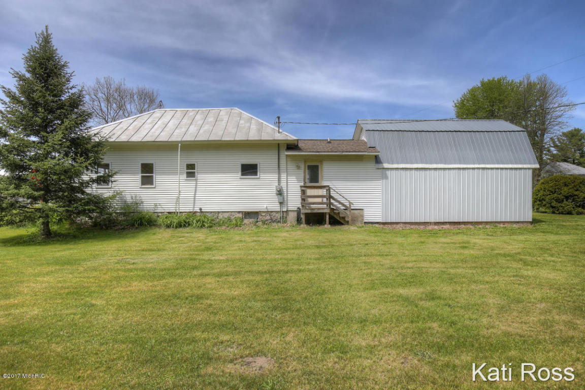 4010 Grow NW, Stanton, MI 48888 photo 21