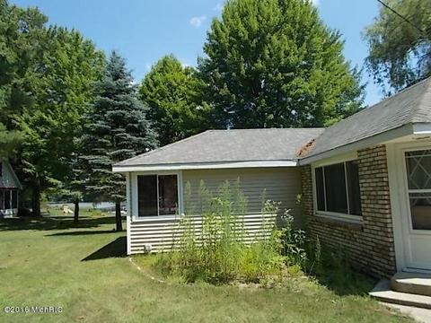 1546 E James St, White Cloud, MI 49349 photo 4