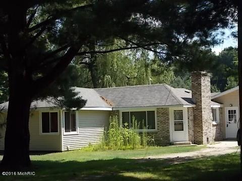 1546 E James St, White Cloud, MI 49349 photo 2